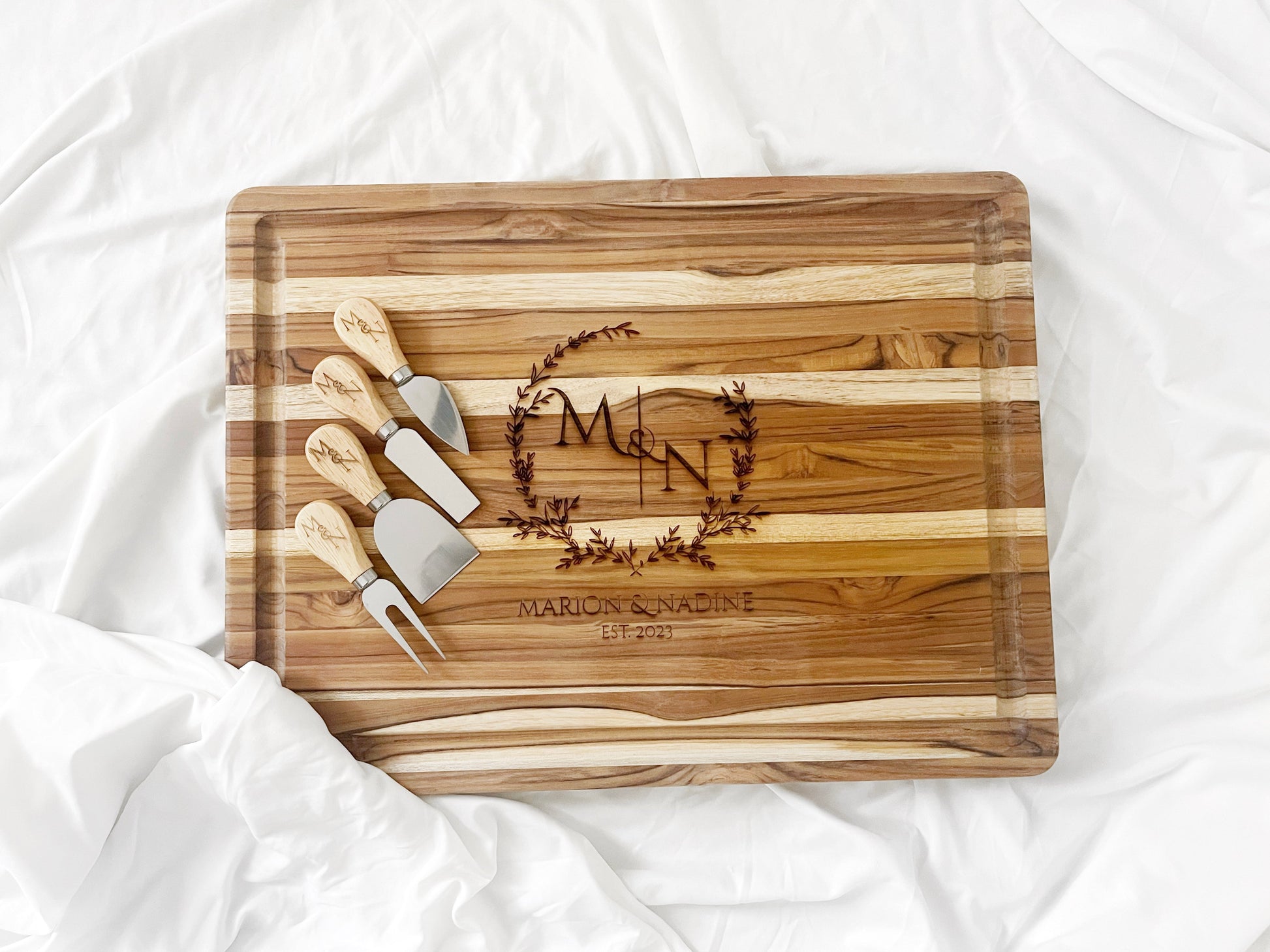 Cheeseboard Set - Personalized Gift with Engraving Options