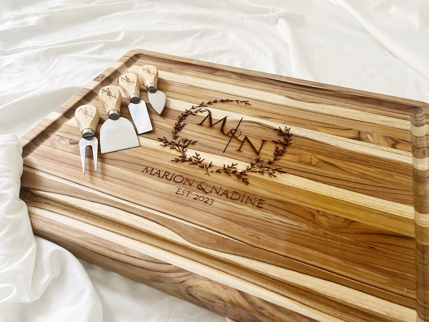 Cheeseboard Set - Personalized Gift with Engraving Options