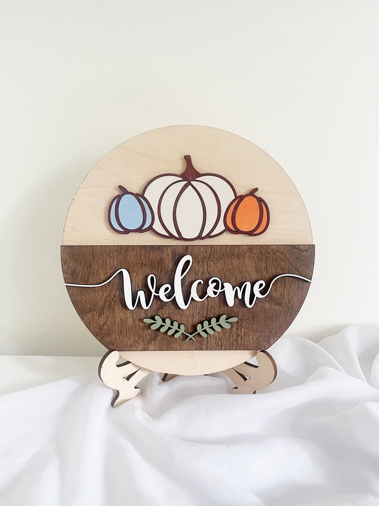 Welcome Round Door Sign, Fall Welcome Sign, Family Welcome Sign, Wooden Hanging Door Sign, Fall Decor, Thanksgiving Decor, Home Entrance