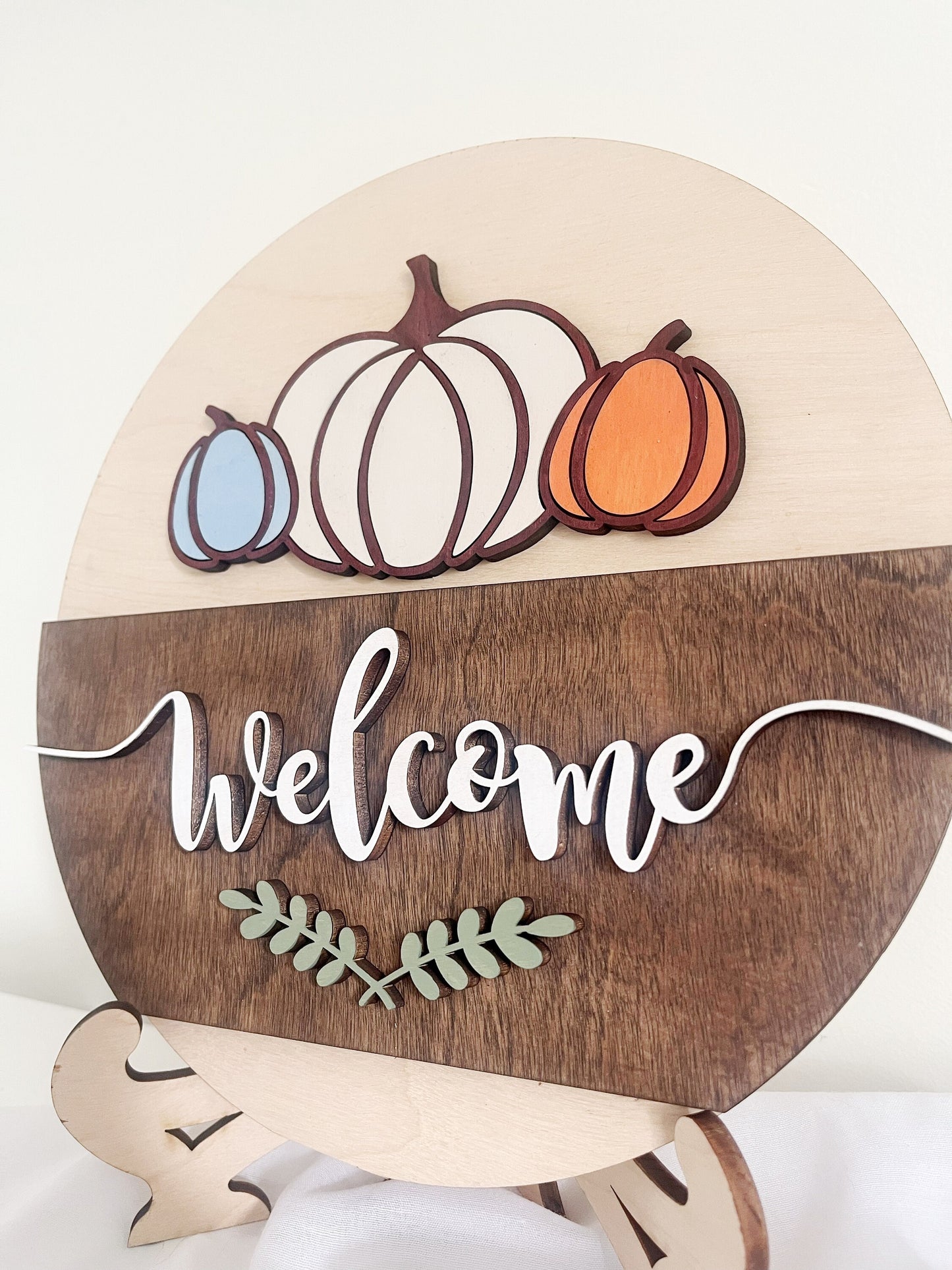 Welcome Round Door Sign, Fall Welcome Sign, Family Welcome Sign, Wooden Hanging Door Sign, Fall Decor, Thanksgiving Decor, Home Entrance