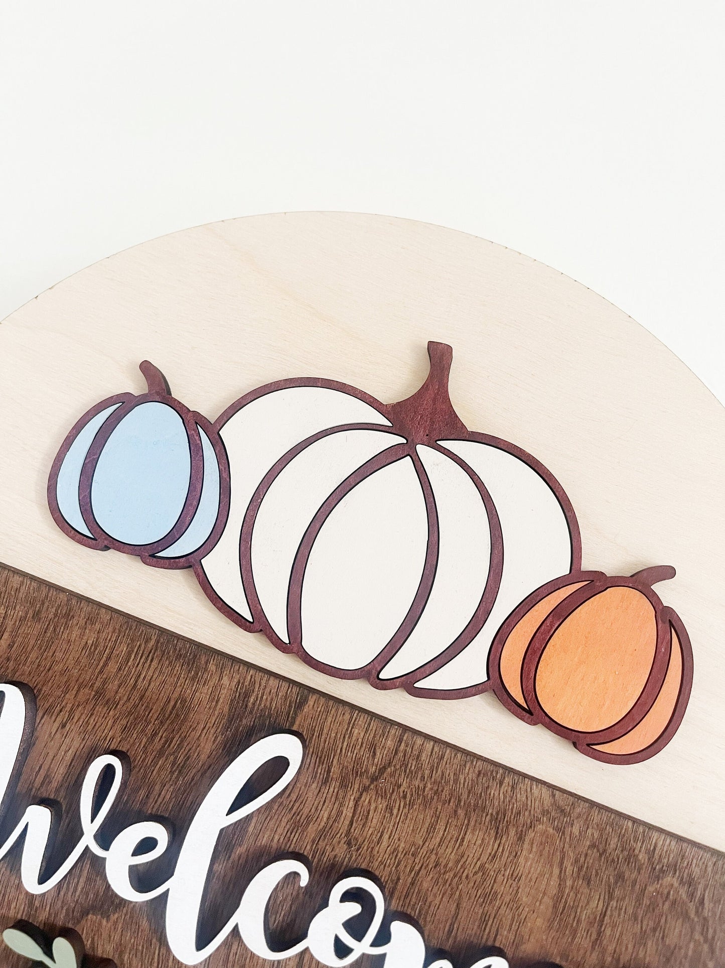 Welcome Round Door Sign, Fall Welcome Sign, Family Welcome Sign, Wooden Hanging Door Sign, Fall Decor, Thanksgiving Decor, Home Entrance