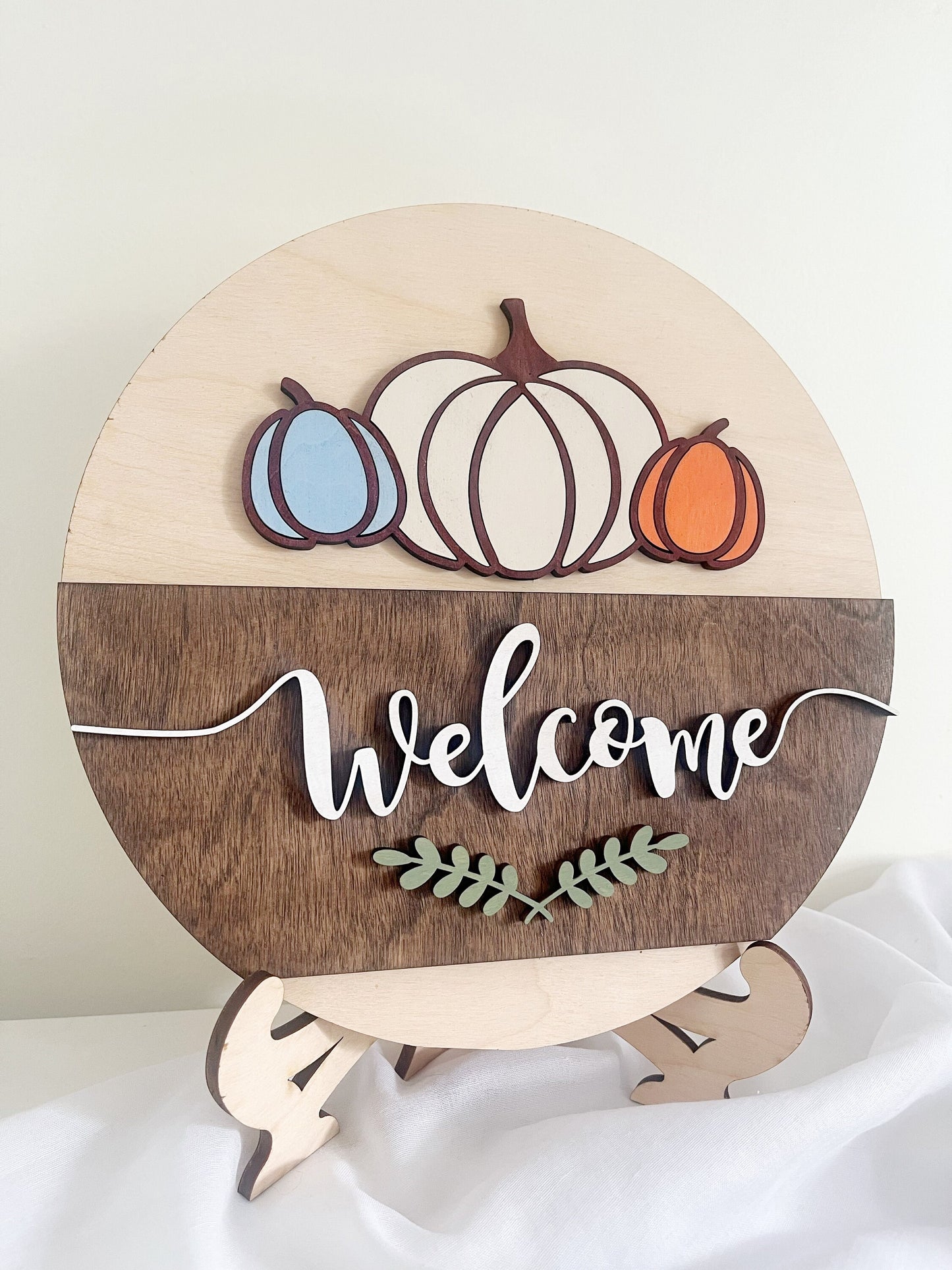 Welcome Round Door Sign, Fall Welcome Sign, Family Welcome Sign, Wooden Hanging Door Sign, Fall Decor, Thanksgiving Decor, Home Entrance