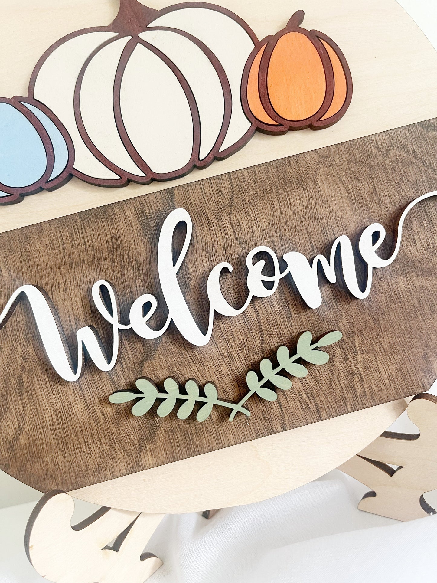 Welcome Round Door Sign, Fall Welcome Sign, Family Welcome Sign, Wooden Hanging Door Sign, Fall Decor, Thanksgiving Decor, Home Entrance