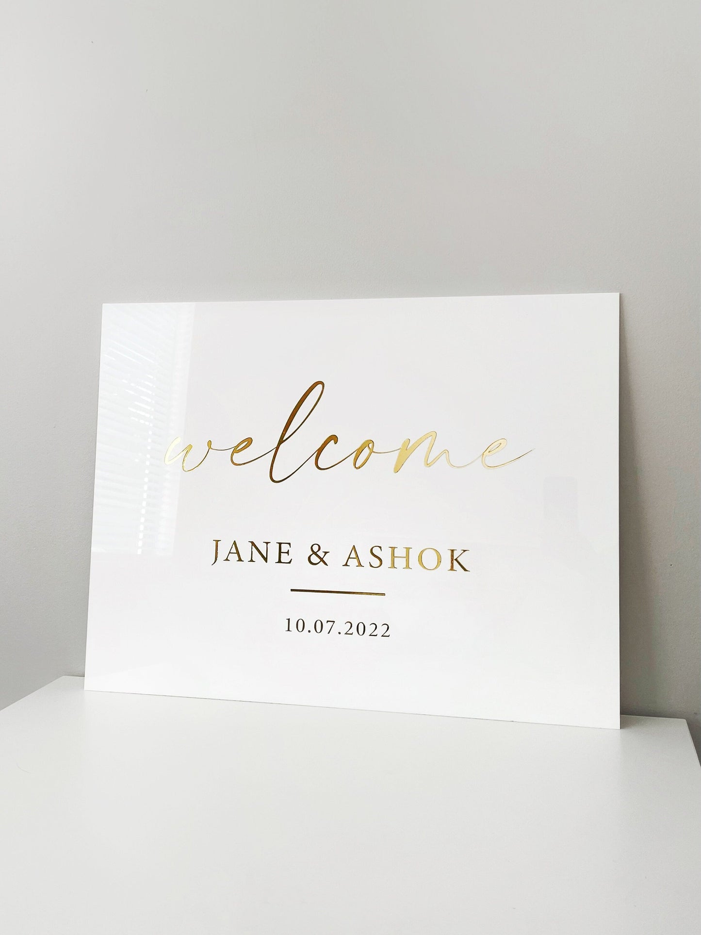 Acrylic Wedding Welcome Sign - Custom Elegant Display